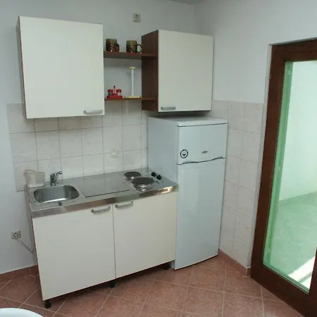 بيت ضيافة With A Parking Space Rastici Čiovo